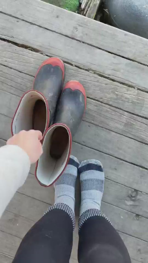 Customer video: Alesha on outdoor socks